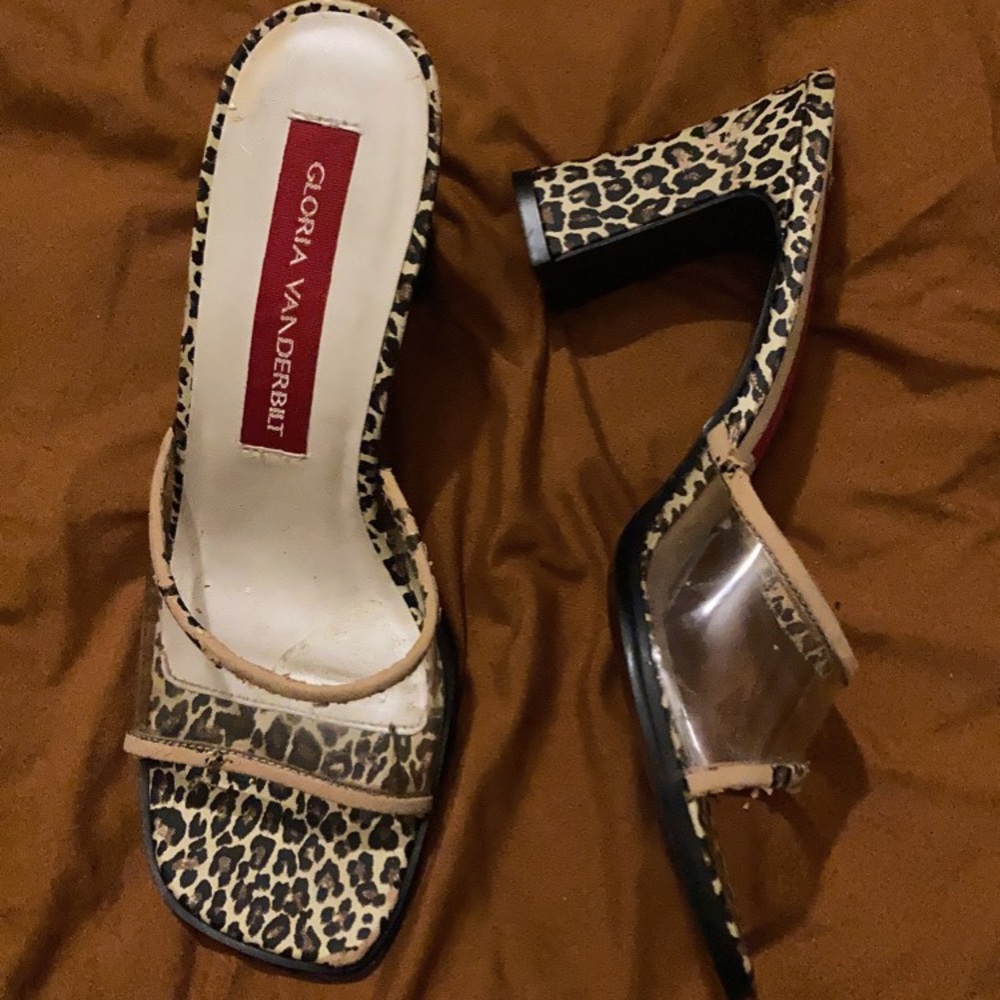 Slip on cheetah print heel🍒